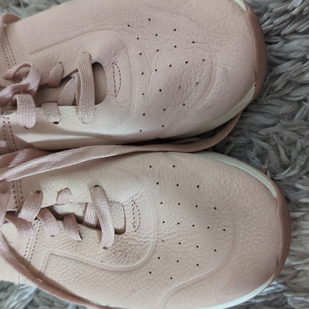 UGG womens size 8 leather sneaker Pk4 - Picture 6 of 11